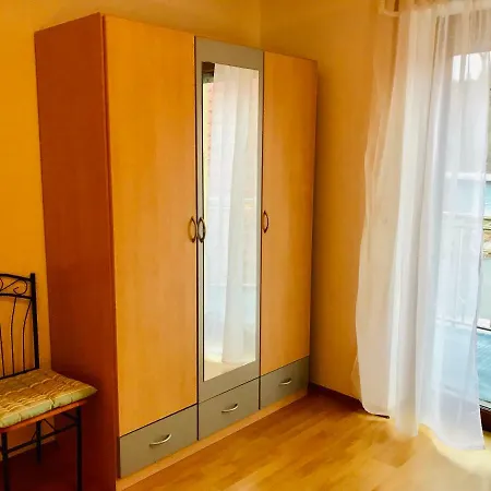 Sena, Apartment